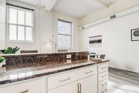 Cozysuites - 2Br With Direct Skybridge Access #5 Indianapolis Buitenkant foto