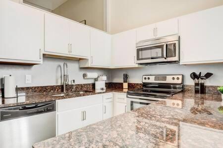 Cozysuites - 2Br With Direct Skybridge Access #5 Indianapolis Buitenkant foto