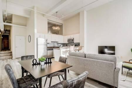 Cozysuites - 2Br With Direct Skybridge Access #5 Indianapolis Buitenkant foto